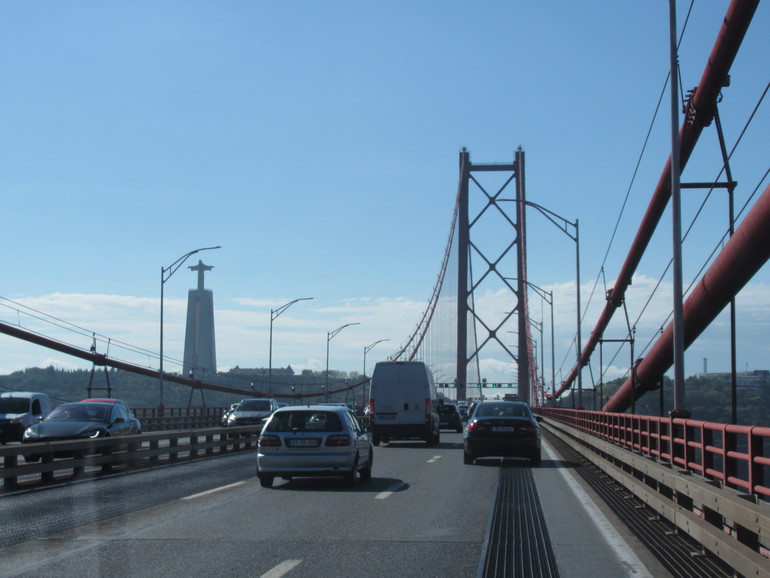 Lissabon verlaten we over de 'San Francisco' brug